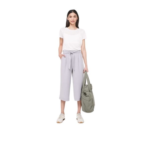 LULULEMON Noir Wide Leg Crop in Silverscreen Size 4 — GENTLY WORN - Picture 1 of 12